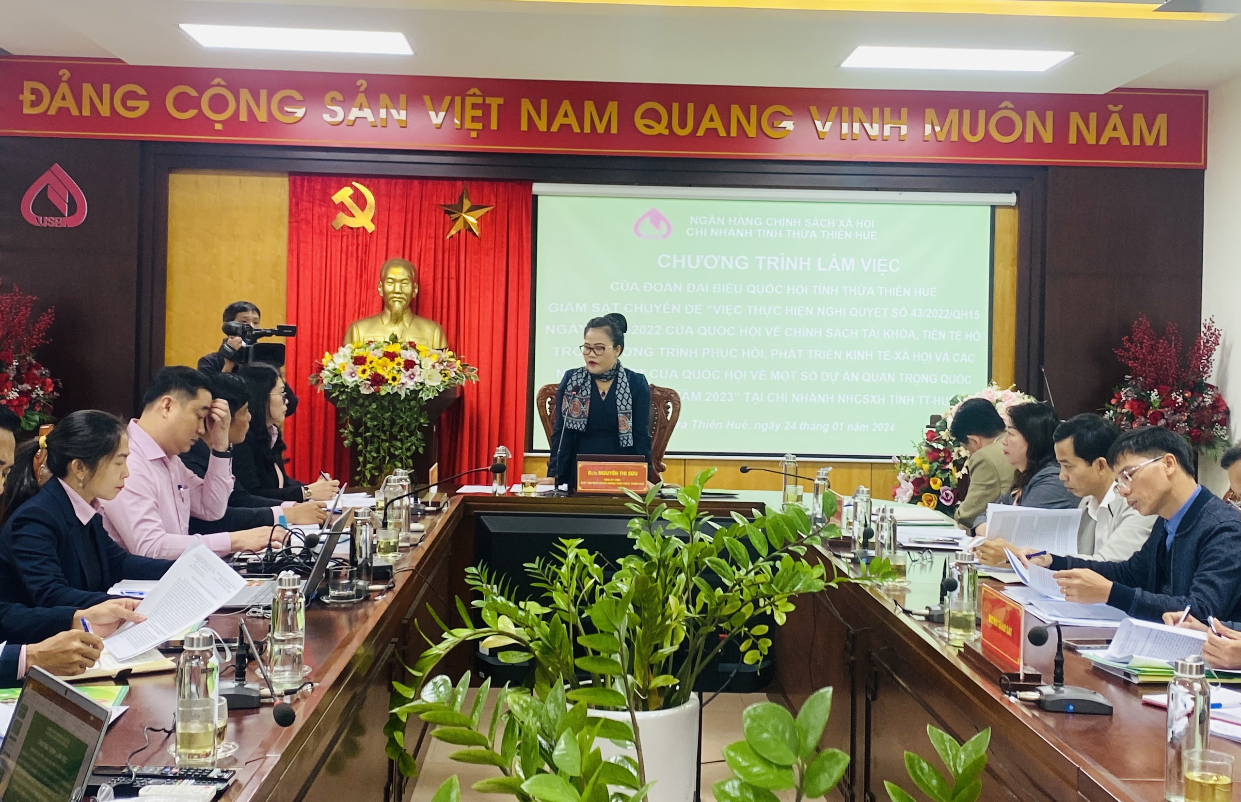 Đoàn ĐBQH tỉnh Thừa Thiên Huế giám sát chuyên đề tại Ngân hàng CSXH tỉnh