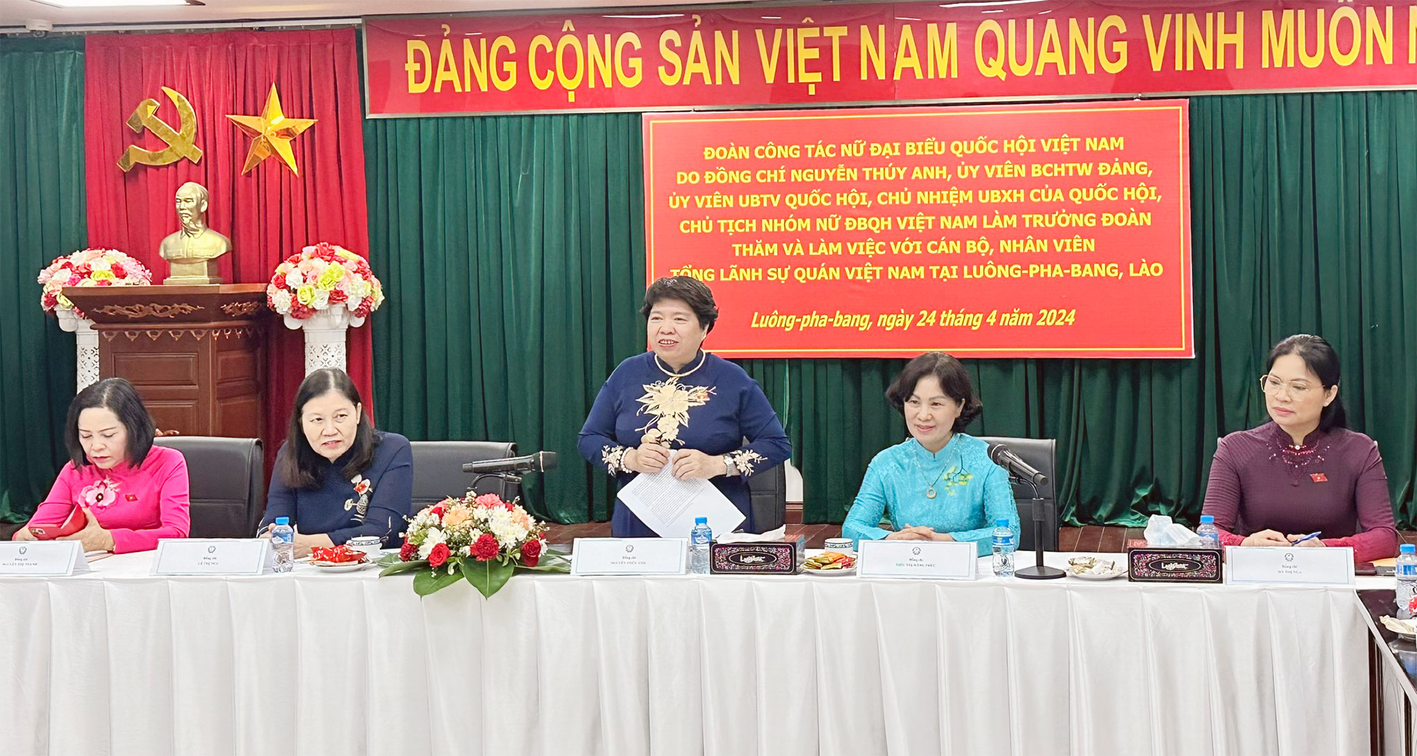 Chủ tịch Nhóm nữ ĐBQH Việt Nam Nguyễn Thúy Anh phát biểu
