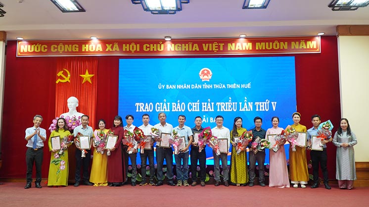 Trao giải Ba cho các tác giả đạt giải báo chí Hải Triều lần thứ V – 2024