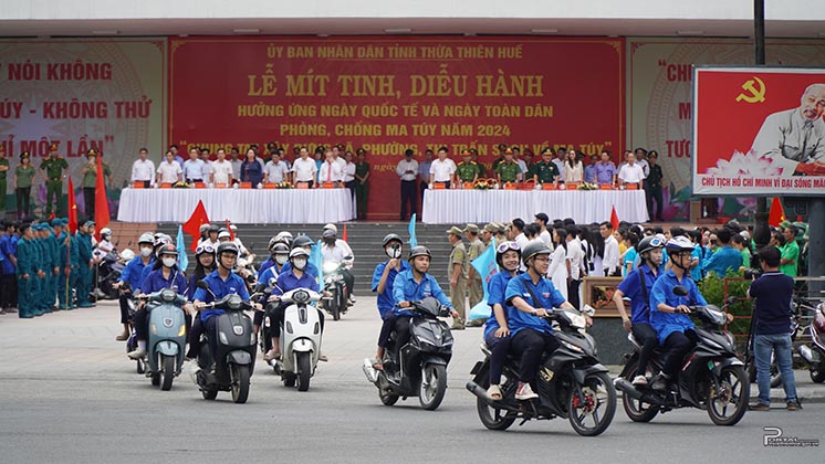 Diễu hành tuyên truyền qua các tuyến đường chính trên địa bàn thành phố Huế